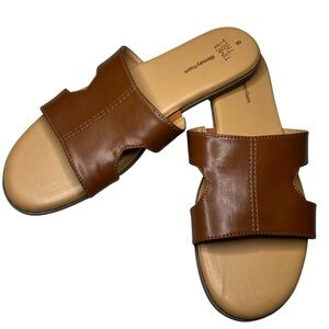 Time & Tru Slip On Sandals Womens SZ 8 Brown Tan Memory Foam Comfort Casual Chic